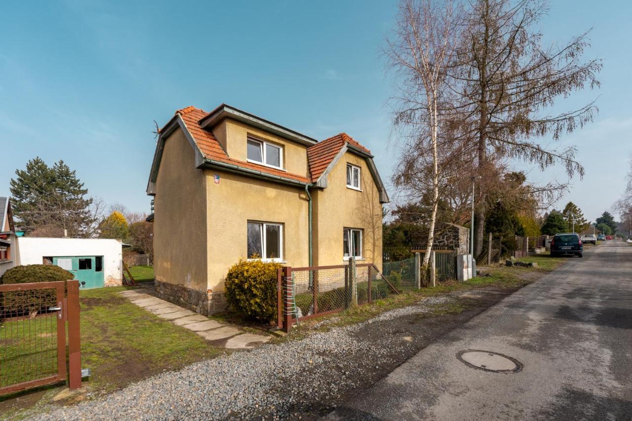 Apartmany Jevany Exteriör bild