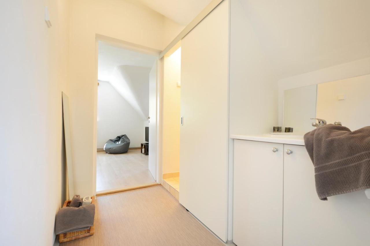 Apartmany Jevany Exteriör bild