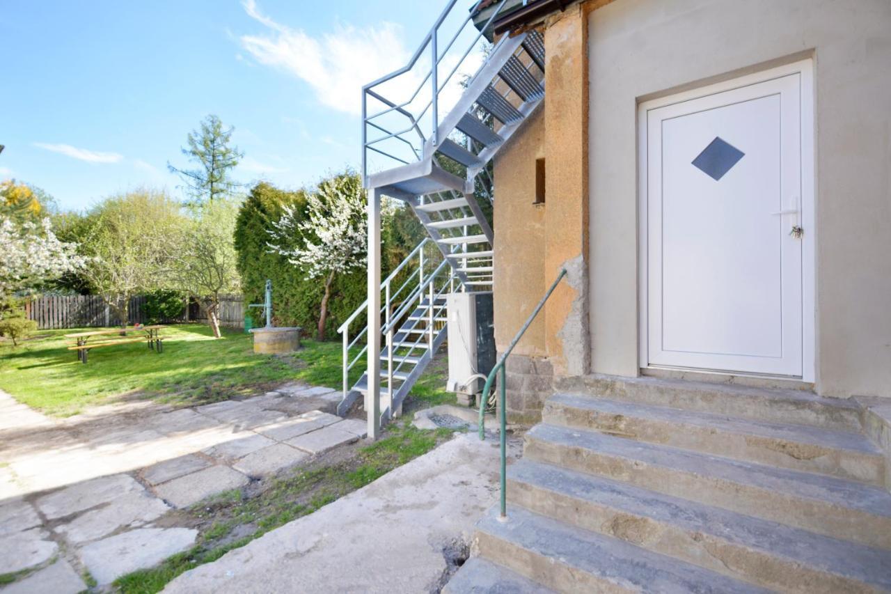 Apartmany Jevany Exteriör bild