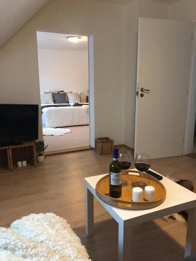 Apartmany Jevany Exteriör bild