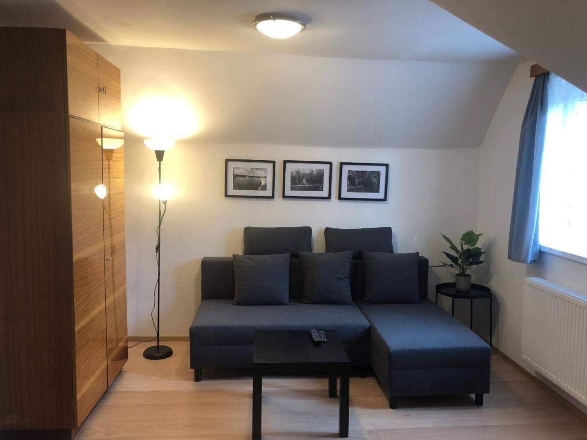 Apartmany Jevany Exteriör bild