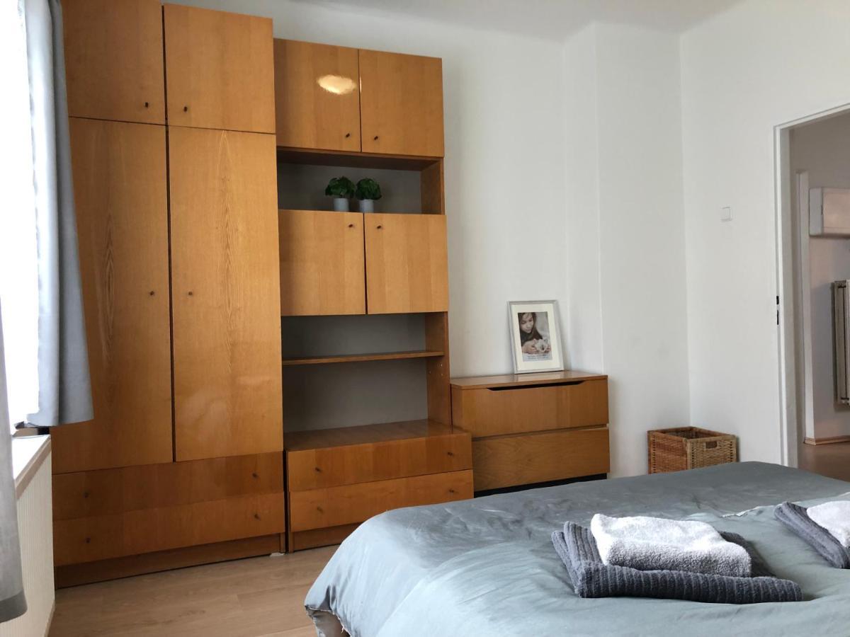 Apartmany Jevany Exteriör bild
