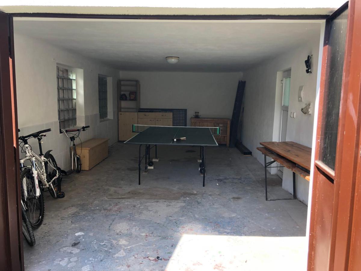 Apartmany Jevany Exteriör bild