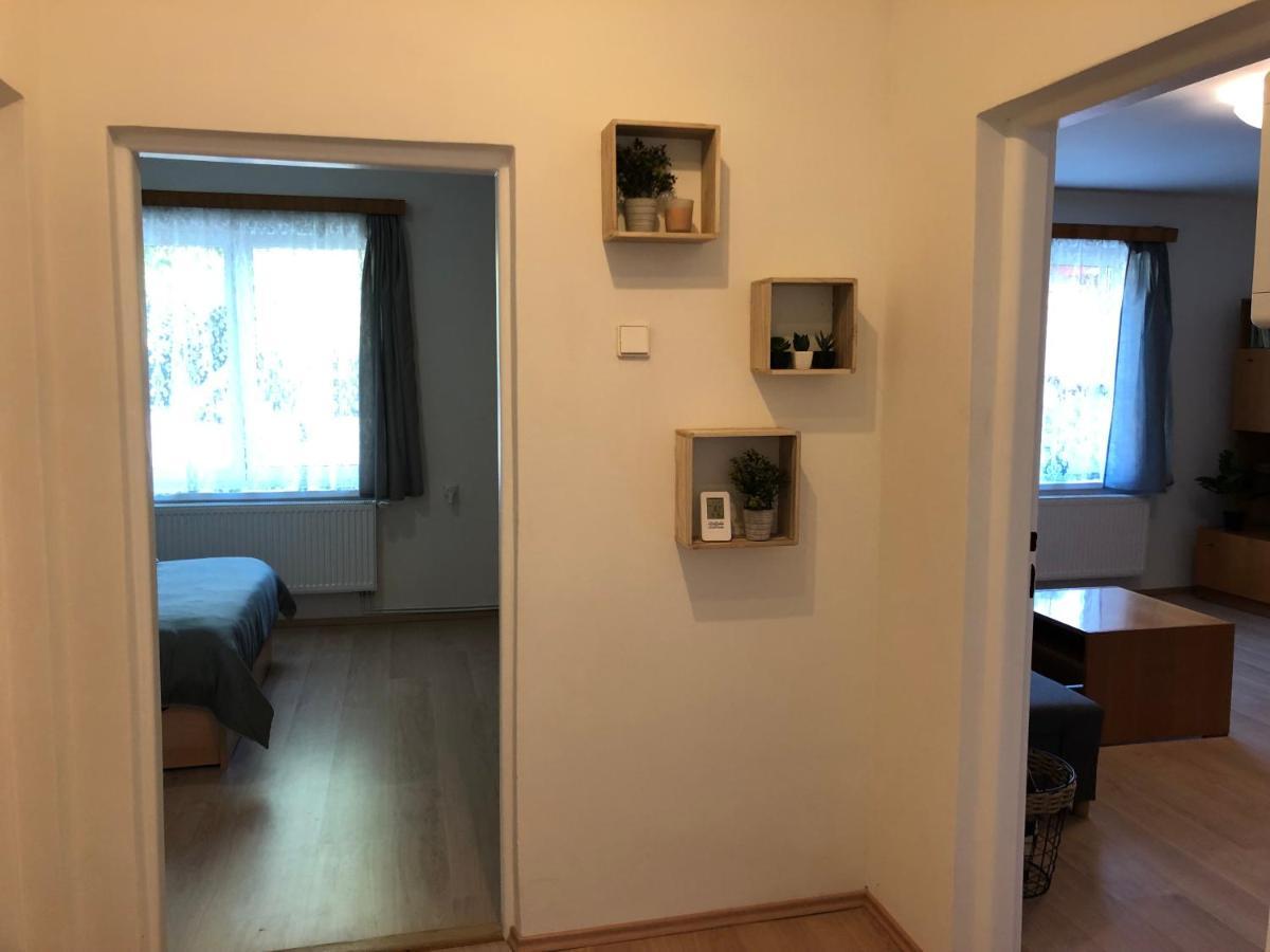 Apartmany Jevany Exteriör bild