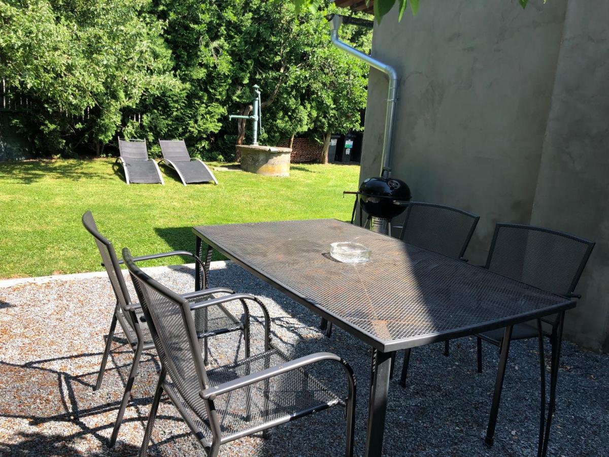 Apartmany Jevany Exteriör bild