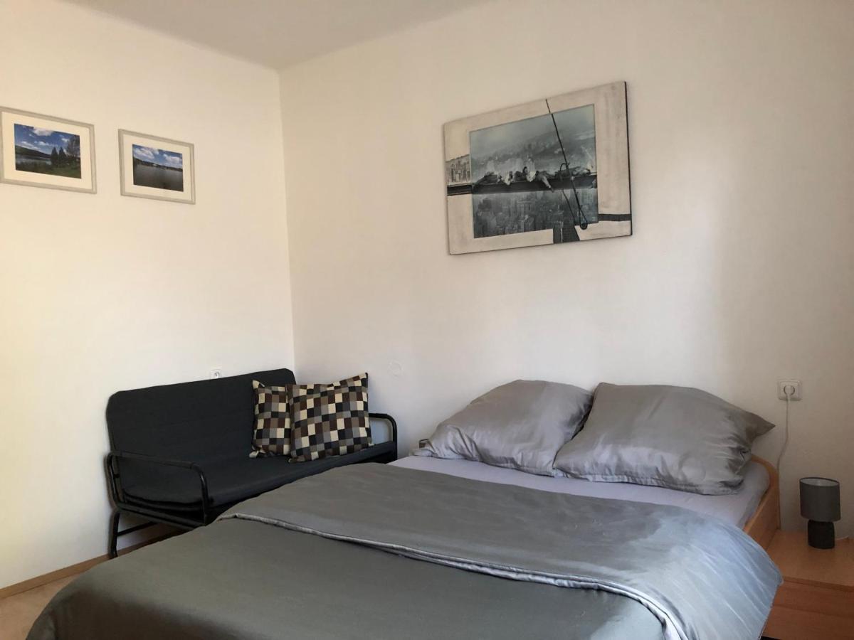 Apartmany Jevany Exteriör bild