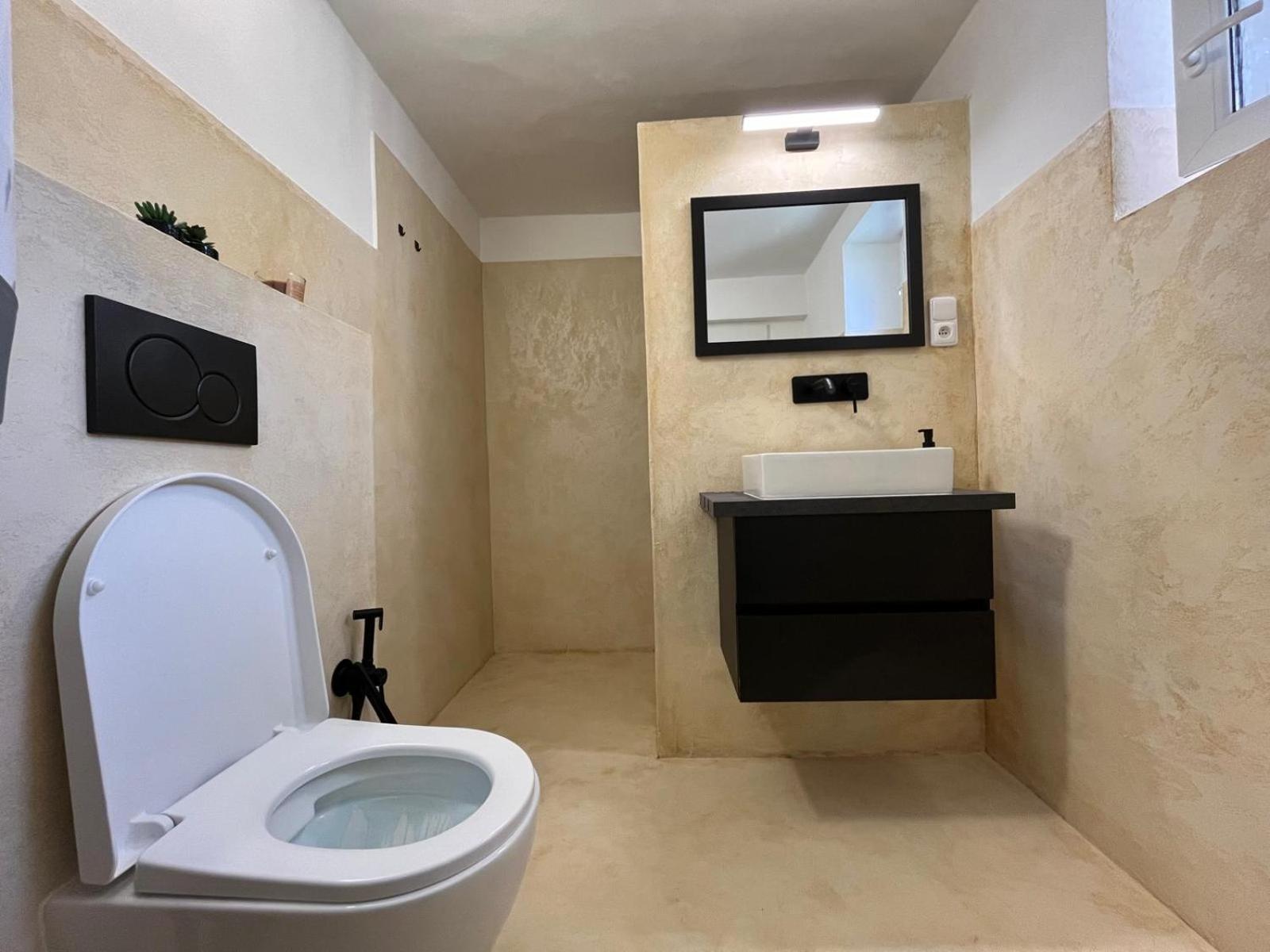 Apartmany Jevany Exteriör bild