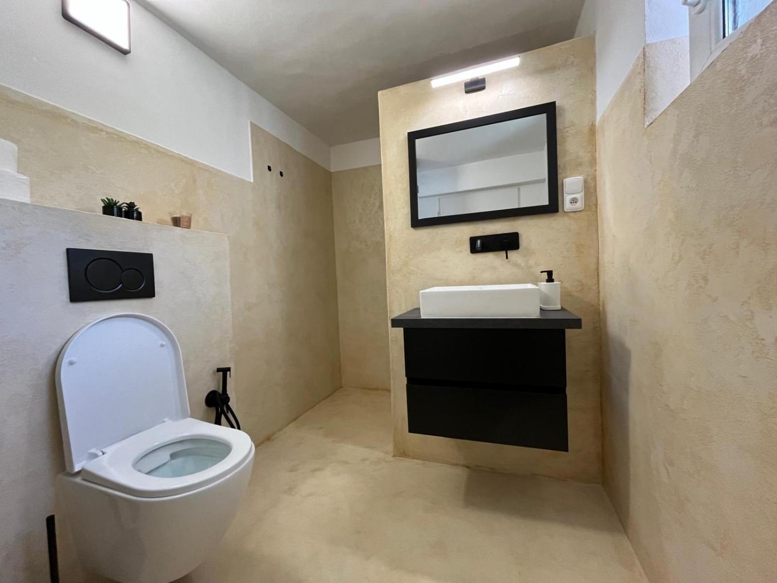 Apartmany Jevany Exteriör bild